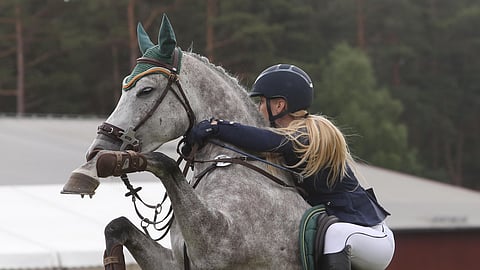 Kypärä on välttämätön turvaväline, mutta Tukesin testaamista kypäristä löytyi turvallisuuspuutteita kaikissa hintaluokissa. Kuvituskuva. 