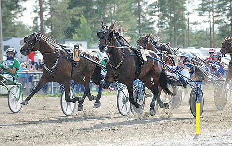 Loppusuoran avautuessa yliotteen hankkinut Starzinner piti kolmatta rataa kirineen Bret Bokon kurissa.