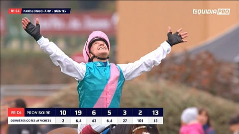 Enable astelee lähtöpaikalle 2,6-kertoimisena suosikkina. Kuva Toto-TV:n ja equidian live streamin