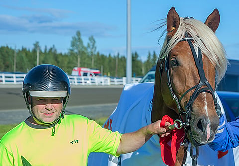 Niemen Eemil toi Tarmo Liikamaalle illan ensimmäisen täysosuman.