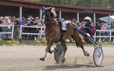 Lorutytön vuoden neljäs voitto tuli ylivoimaisesti.
