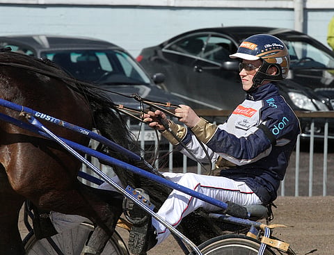 Niko Huuskola ajaa kilpaa tiistaina Teivossa. Kuva: Roosa Lindholm.