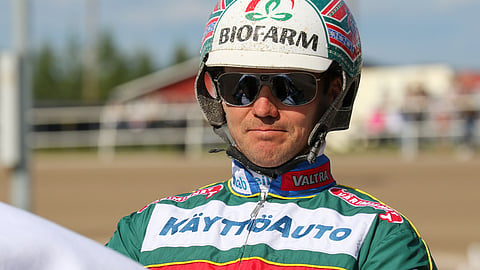 Hannu Hietanen ohjastaa Arvix Allia, joka pystyy oikealla juoksulla haastamaan rivin eniten pelatun hevosen Leonore Crownin.