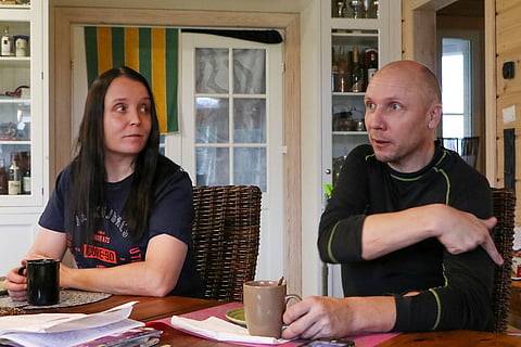 Petra Huhti ja Oskari Mäenpää kasvattavat Sahara-hevosia. Kuva: Anu Leppänen
