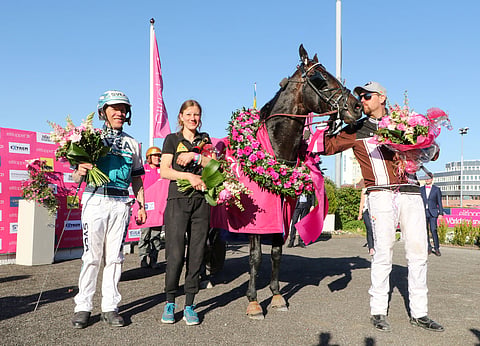 Ohjastaja Örjan Kihlström, hoitaja Ellinor Wennebring, Don Fanucci Zet ja Daniel Redén Elitloppet-voittajina.