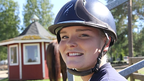 Veera Manninen (kuvassa)  ja Sanna   Siltakorpi muodostavat Suomen kenttäratsastuksen kärjen.