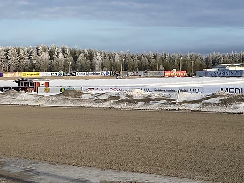 Kaustisen ravirata kuvattuna huhtikuussa 2022.