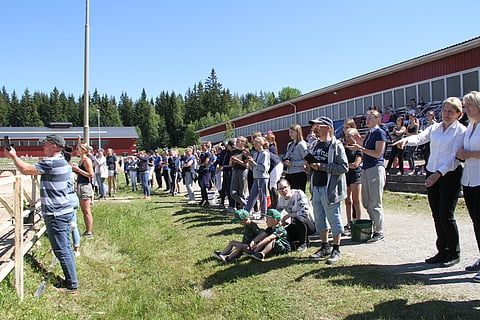 Ratsastuskoulujen verotuskäytännöt mietityttävät. Kuva ratsastuskouluoppilaiden mestaruuskilpailuista.