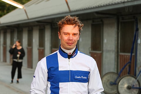 Santtu Raitala pukee jälleen elokuussa sinivalkoiset ajovärit ylleen.