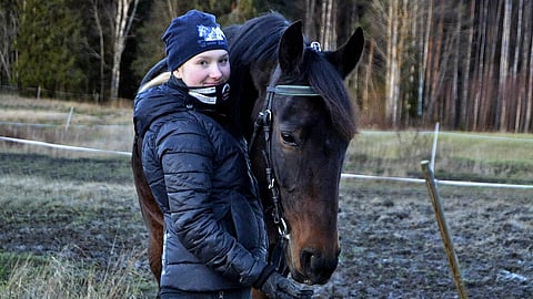 Reetta Hirvosella on monta rautaa tulessa. Monté pysyy toistaiseksi pelkkänä harrastuksena. 