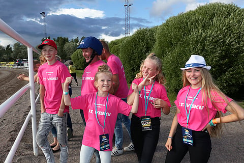 Teinin pariskunnan kuusi lasta ovat innokkaasti mukana raviurheilussa, kuten Vermon Kuninkuusraveissa 2017 nähtiin.