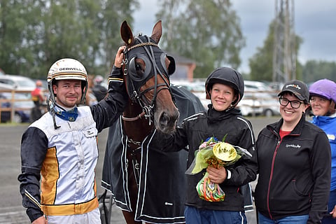 Bismarck Comeryn statistiikaksi jäi 100 startista 28 voittoa, 20 kakkossijaa, 8 kolmosta, ennätys 11,4aly ja 95 535 euron voittosumma.