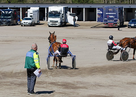 Kilpailukiellossa oleva henkilö ei saa oleskella varikolla.