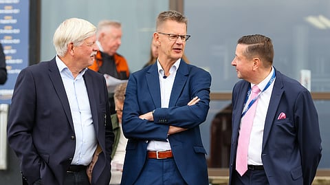 Kari Haapiainen, Jari Vähänen ja toimitusjohtaja Pertti Koskenniemi, Vermon Ravirata Oy