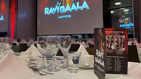 Raviväki pukee lauantaina kovat kaulaan.