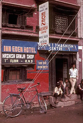 Freak Street, 1973.
Photo: Wikimedia Commons / Roger McLassus