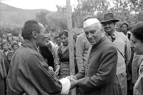Prime Minister Jawaharlal Nehru meets King Jigme Dorji Wangchuck during his 1958 visit to Bhutan.
Photo: Public.Resource.Org / Flickr
