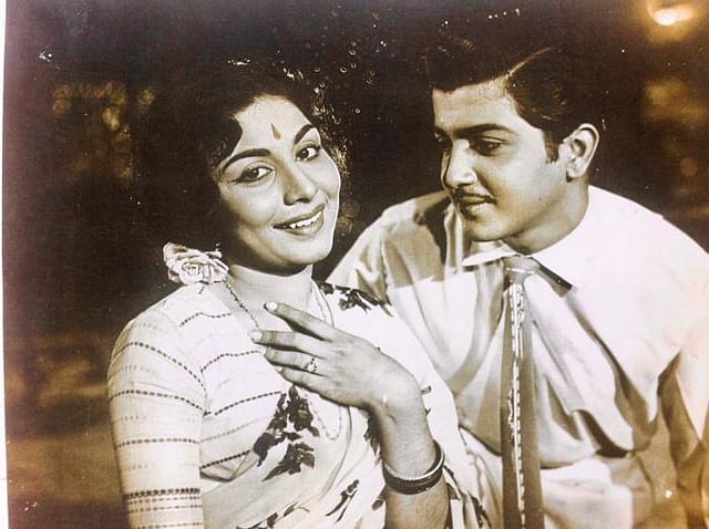 நடிகை ரேவதியுடன்...(படத்தில்)