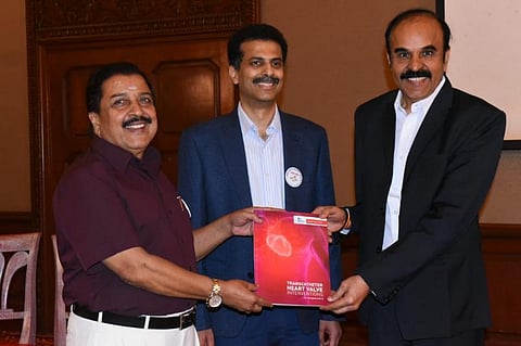 உலக இதயநாள் தினத்தையொட்டி டாக்டர் ஜிஎஸ் ஹார்ட் ஃபவுண்டேஷன் சார்பில் இதயத்தால் இணைவோம் மற்றும் இதய வால்வு குறித்த விழிப்புணர்வு நூல் வெளியீட்டு விழா!