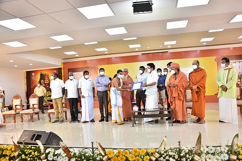 இந்து சமய அறநிலையத்துறை சார்பில்  ராஜா அண்ணாமலைபுரத்தில் உள்ள கபாலி கற்பகாம்பாள் மண்டபத்தில் அர்ச்சகர் பயிற்சி பெற்றவர்கள் மற்றும் திருக்கோவில் பணி நியமன ஆணையை முதல்வர் மு.க.ஸ்டாலின் வழங்கினார் - தொகுப்பு எல்.சீனிவாசன்