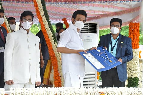75-வது சுதந்திர தின விழா : தமிழக முதல்வர் மு.க.ஸ்டாலின்   தலைமைச் செயலகக் கோட்டையில் தேசியக்கொடி ஏற்றினார் - படங்கள்: தொகுப்பு எல்.சீனிவாசன்