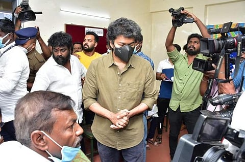நகர்ப்புற உள்ளாட்சி தேர்தல்: நடிகர் விஜய் வாக்களிப்பு