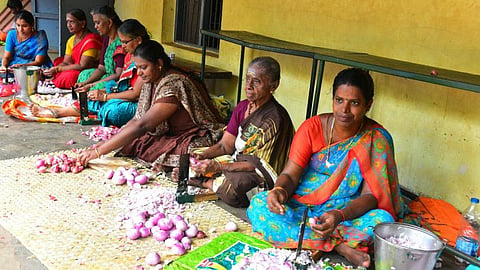 மதுரை சித்திரைத் திருவிழா: ஒரு லட்சம் பேருக்கு அன்னதானம் ஏற்பாடு - புகைப்படத் தொகுப்பு