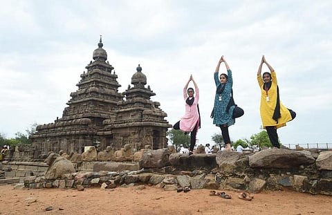 சர்வதேச யோகா தினம் - நாடு முழுவதும் பிரம்மாண்ட கொண்டாட்டம்! - சிறப்பு புகைப்படத் தொகுப்பு