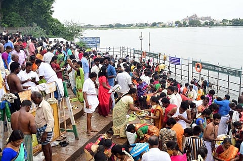 ஆடிப்பெருக்கு | புதுமண தம்பதிகளால் நிறைந்த காவிரி - புகைப்படத் தொகுப்பு