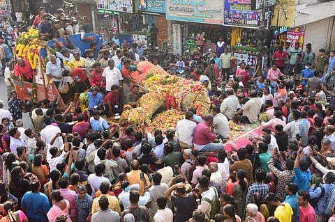 மணக்குள விநாயகர் கோயில் யானை லட்சுமிக்கு கண்ணீருடன் விடைகொடுத்த புதுச்சேரி மக்கள்! - புகைப்படத் தொகுப்பு