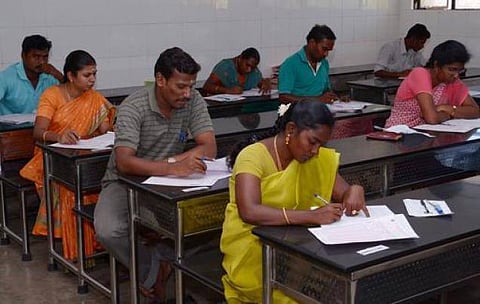 ஒரே நாளில் குரூப்-2, ஐ.ஏ.எஸ். மெயின் தேர்வு - மாணவர்கள் குழப்பம்