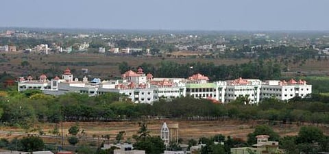 மதுரை அமர்வு சுழலும் பலகையா?