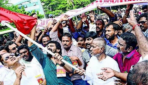 சென்னையில் திரைப்படத் தொழிலாளர்கள் பேரணி
