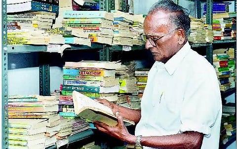 ஏழைகளுக்கு இங்கே புத்தகங்கள் இலவசம் - தூத்துக்குடியில் ஒரு புத்தக வங்கி﻿