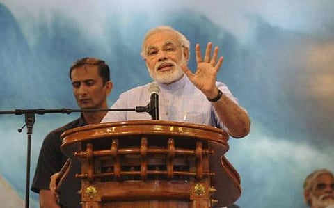 ரத்தக்கறை படிந்த கை: மோடிக்கு தேர்தல் ஆணையம் நோட்டீஸ்