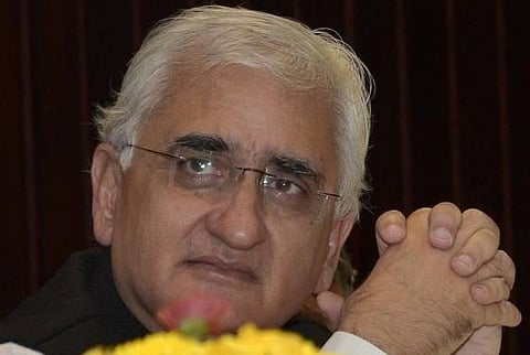 எதிர்ப்புகளை மீறி இலங்கை சென்றடைந்தார் சல்மான் குர்ஷித்