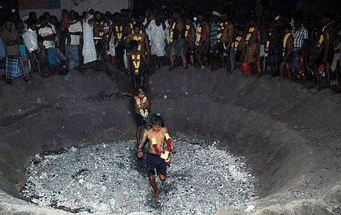 மொகரம்: சிவகங்கையில் இந்துக்கள் தீ மிதித்து நேர்த்திக்கடன்