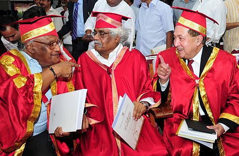 சி. என்.ஆர் ராவ், இந்து ராம் உள்பட நால்வருக்கு டாக்டர் பட்டம்: மகாத்மா காந்தி பல்கலை. கெளரவம்