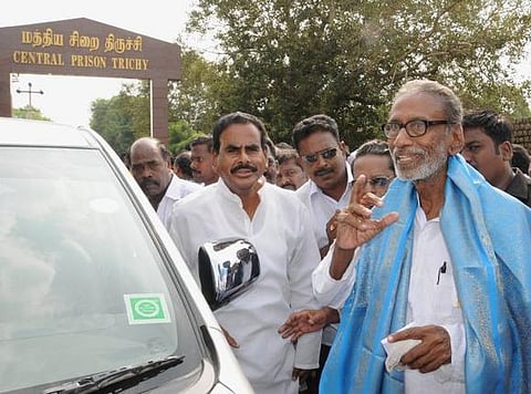 அதிகாரிகள் மீது நடவடிக்கை எடுக்க பழ.நெடுமாறன் கோரிக்கை