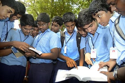 தமிழகம் முழுவதும் ஒரே நேரத்தில் பிளஸ்-2, எஸ்.எஸ்.எல்.சி. அரையாண்டு தேர்வு