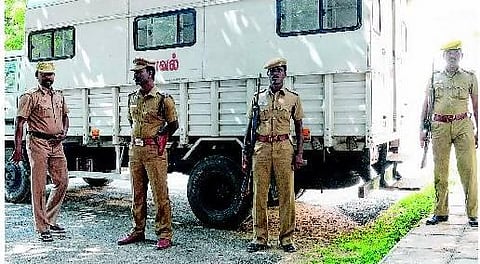 அமெரிக்க கப்பல் ஆயுதங்கள்  தூத்துக்குடி நீதிமன்றத்தில் ஒப்படைப்பு