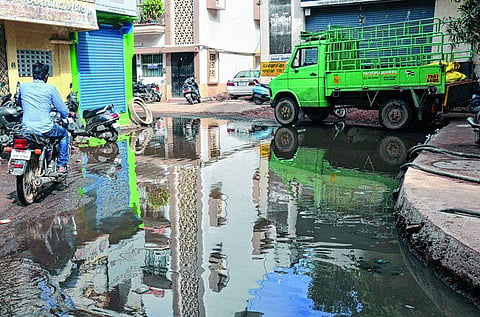 சென்னை தெருக்களில் ஆறாக ஓடும் கழிவுநீர்