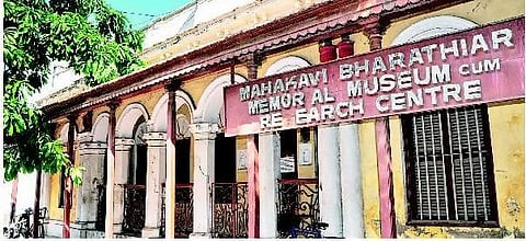 நிதி ஒதுக்கி, பணிகள் தொடங்காததால் இடிந்துவிழும் நிலையில் பாரதி இல்லம்!