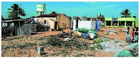 கோரைக்குப்பம் கிராமத்தில் 9 ஆண்டுகளாக அடிப்படை வசதிகள் இல்லை