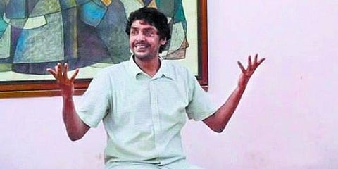 எழுத்தாளரின் இல்லத்தில்
