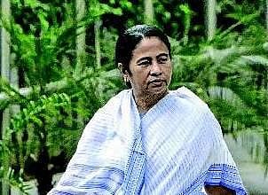 மம்தாவின் கைவண்ணத்தில்  தயாராகும் சேலைகள்