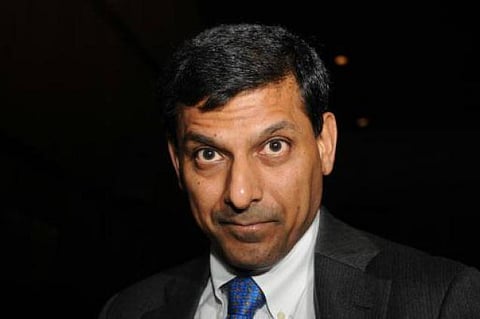 ரகுராமின் ஆச்சரிய அணுகுமுறை; ரிசர்வ் வங்கி வட்டி விகிதம் மாற்றமில்லை