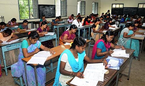அரசு பள்ளிகளில் 2,695 ஆசிரியர் பணியிடங்களை நேரடியாக நிரப்ப அனுமதி