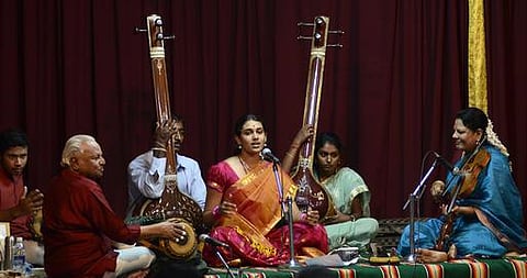 மத்தியானக் கச்சேரிகளும் மாலைக் கச்சேரிகளும்
