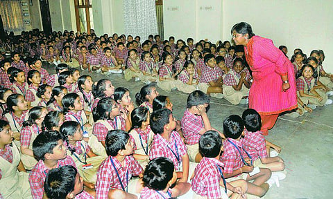 கதை கதையாம் காரணமாம்